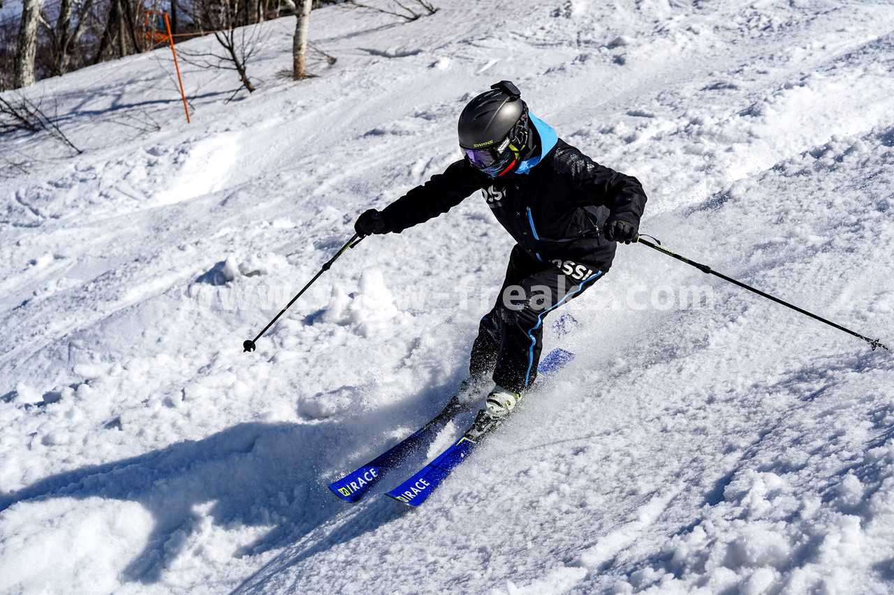 札幌国際スキー場 Mt.石井スポーツ ISHII SKI ACADEMY 校長・斉藤人之さんによる『斉藤塾』開講。本日のテーマは、「春雪！コブからスキーのたわみを楽しむ！！」(^^)v